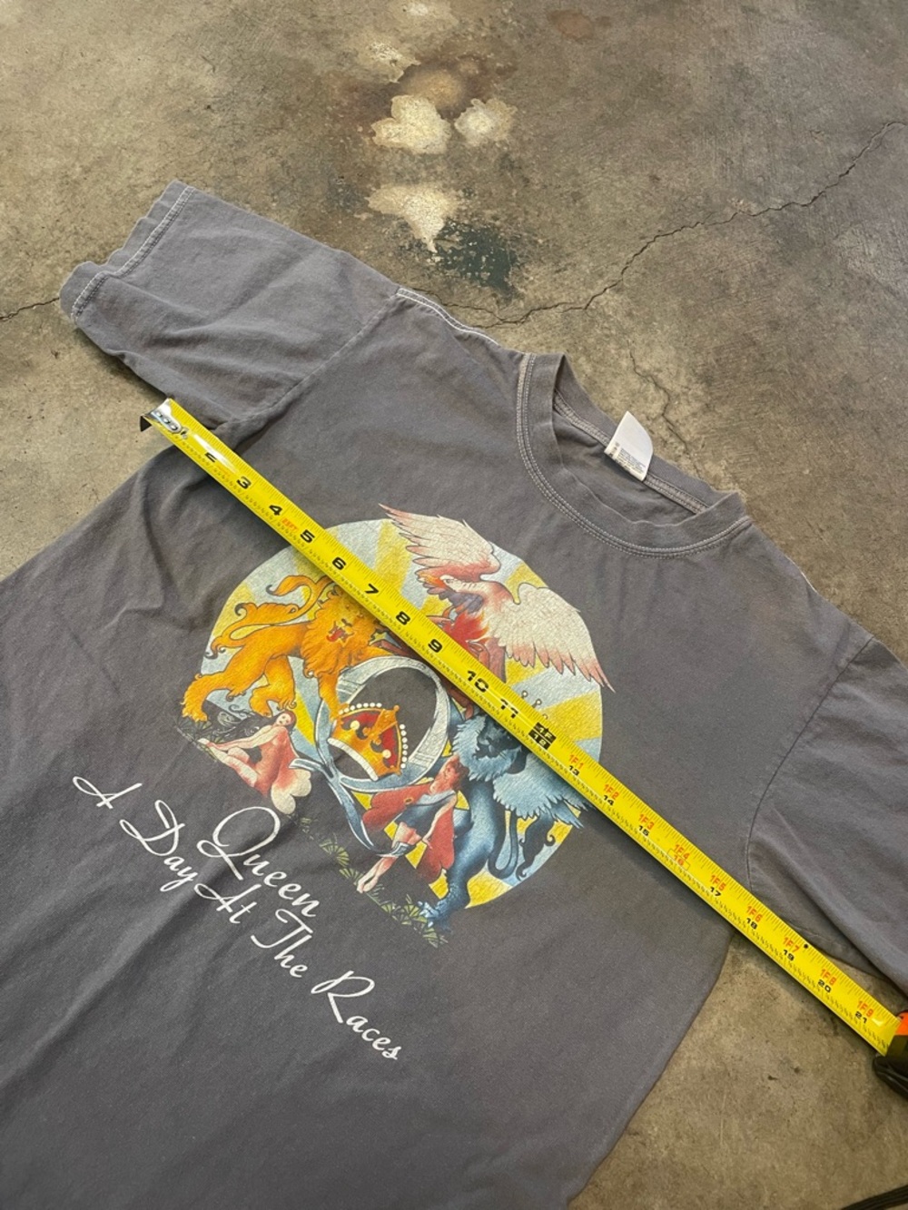 Vintage Queen a Day at the Races T-Shirt - Picture 4 of 7